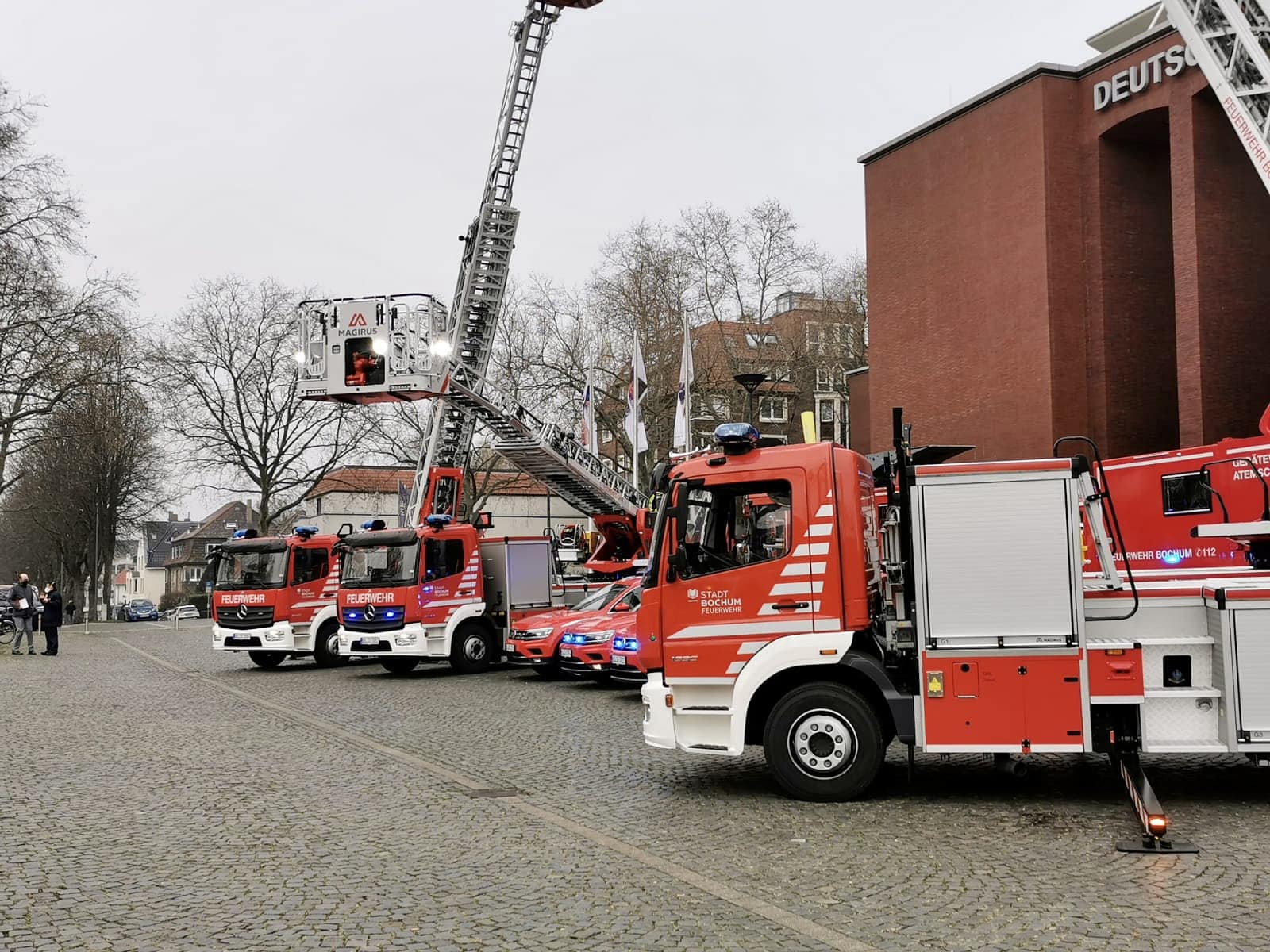 Feuerwehr Bochum: Übergabe neuer Fahrzeuge am Bergbaumuseum