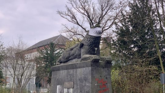 Schiller-Schule in Bochum (Löwendenkmal mit Maske)