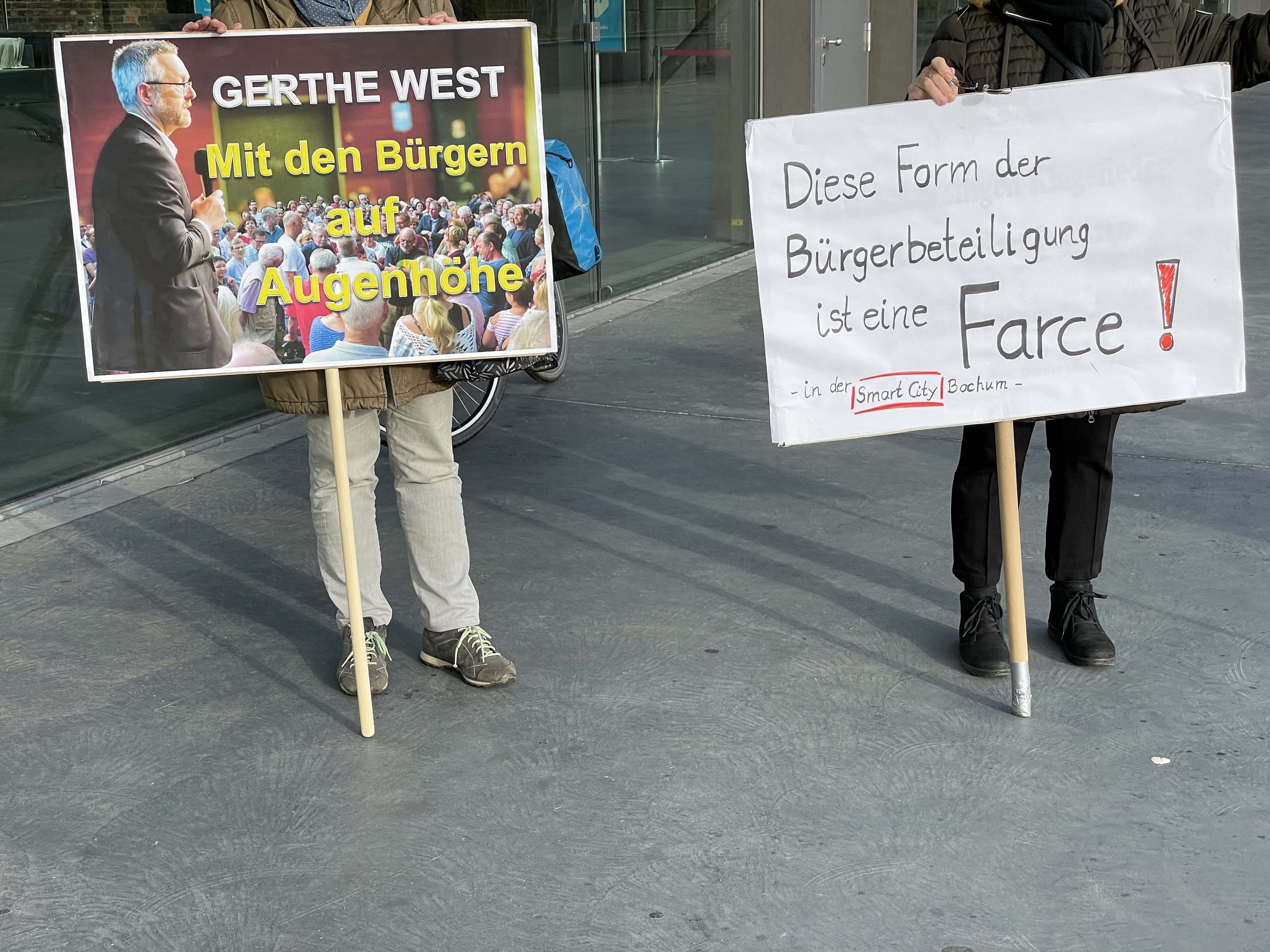 Demonstration vor der Ratssitzung am 17.12.2020 #ratBO - hier: "Gerthe West - Mit den Bürgern auf Augenhöhe" und "Diese Form der Bürgerbeteiligung ist eine Farce - in der Smart City Bochum!"