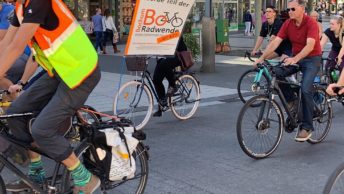 Fahrrademo der Radwende Bochum auf dem Boulevard