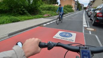 Fahrradstraße in Bochum (hier: Weitmarer Straße)