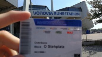 Dauerkarte des VfL Bochum (Osttribüne) - im Hintergrund das Ruhrstadion