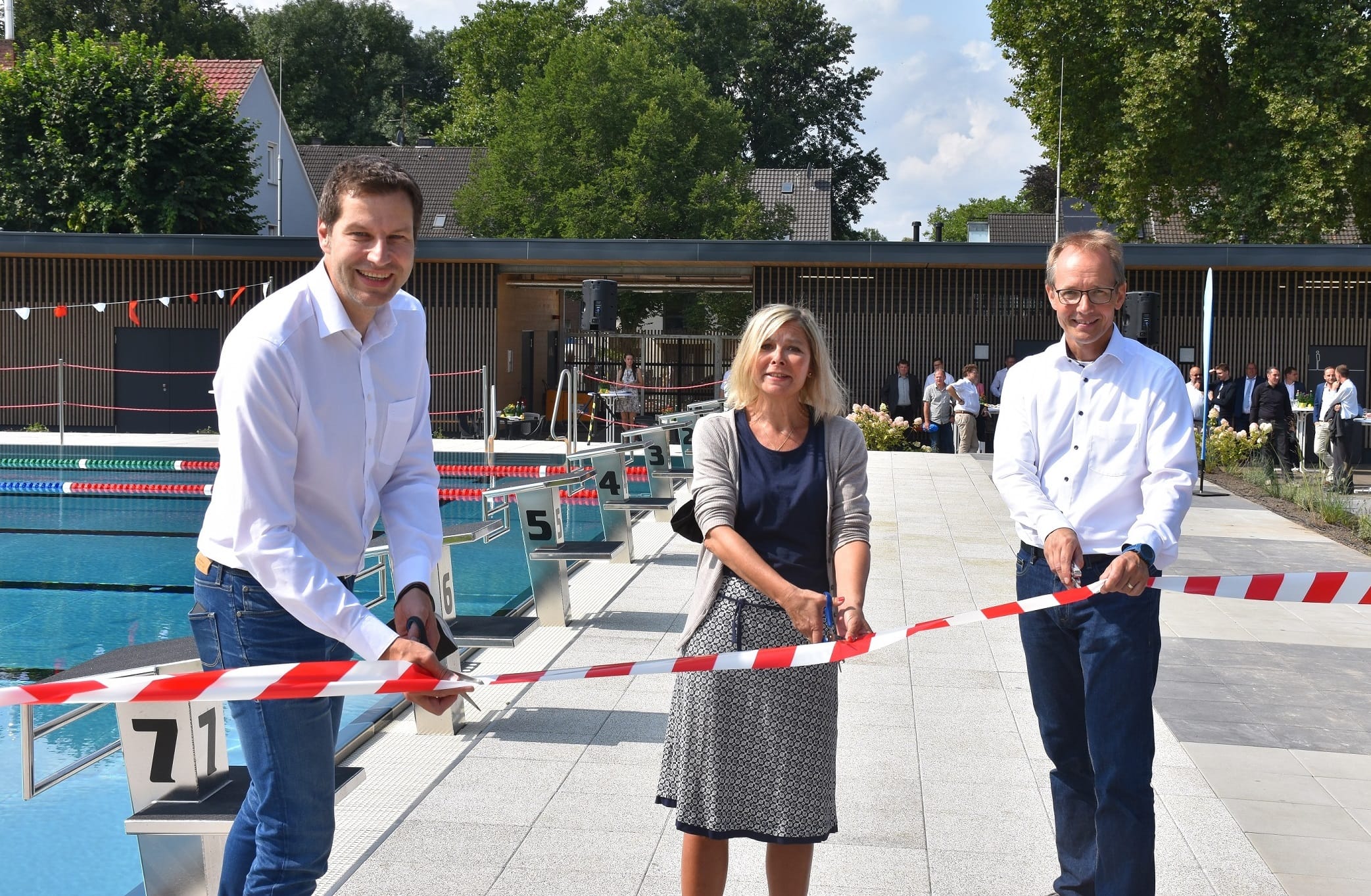 WasserWelten Bochum in Werne: Eröffnung durch Oberbürgermeister Thomas Eiskirch (SPD), Bezirksbürgermeisterin Andrea Busche (SPD) und WasserWelten-Geschäftsführer Holger Rost