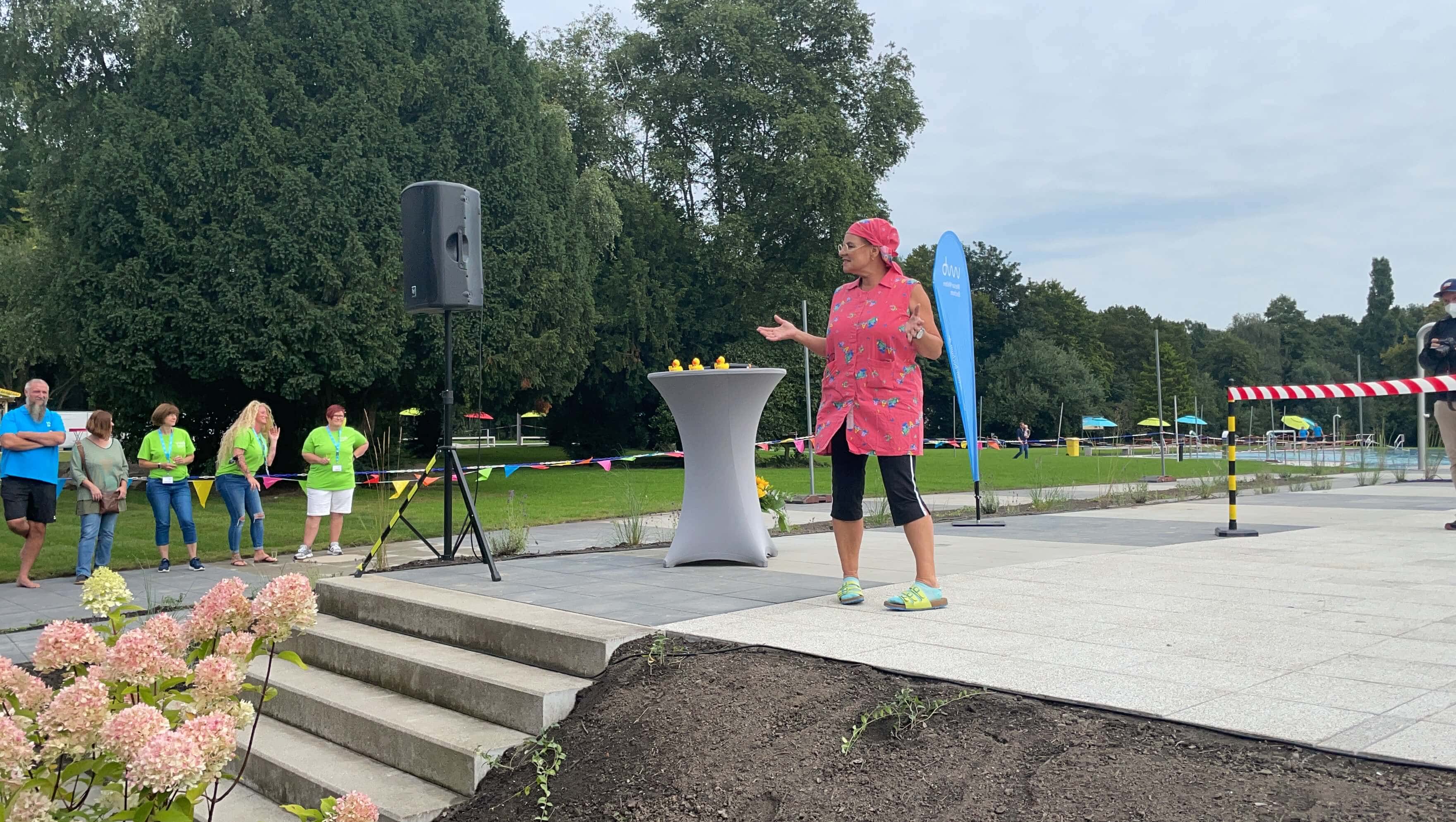 Freibad Werne (WasserWelten Bochum): Eröffnung mit der Reinigungsfachkraft Waltraud Ehlert (Esther Münch)