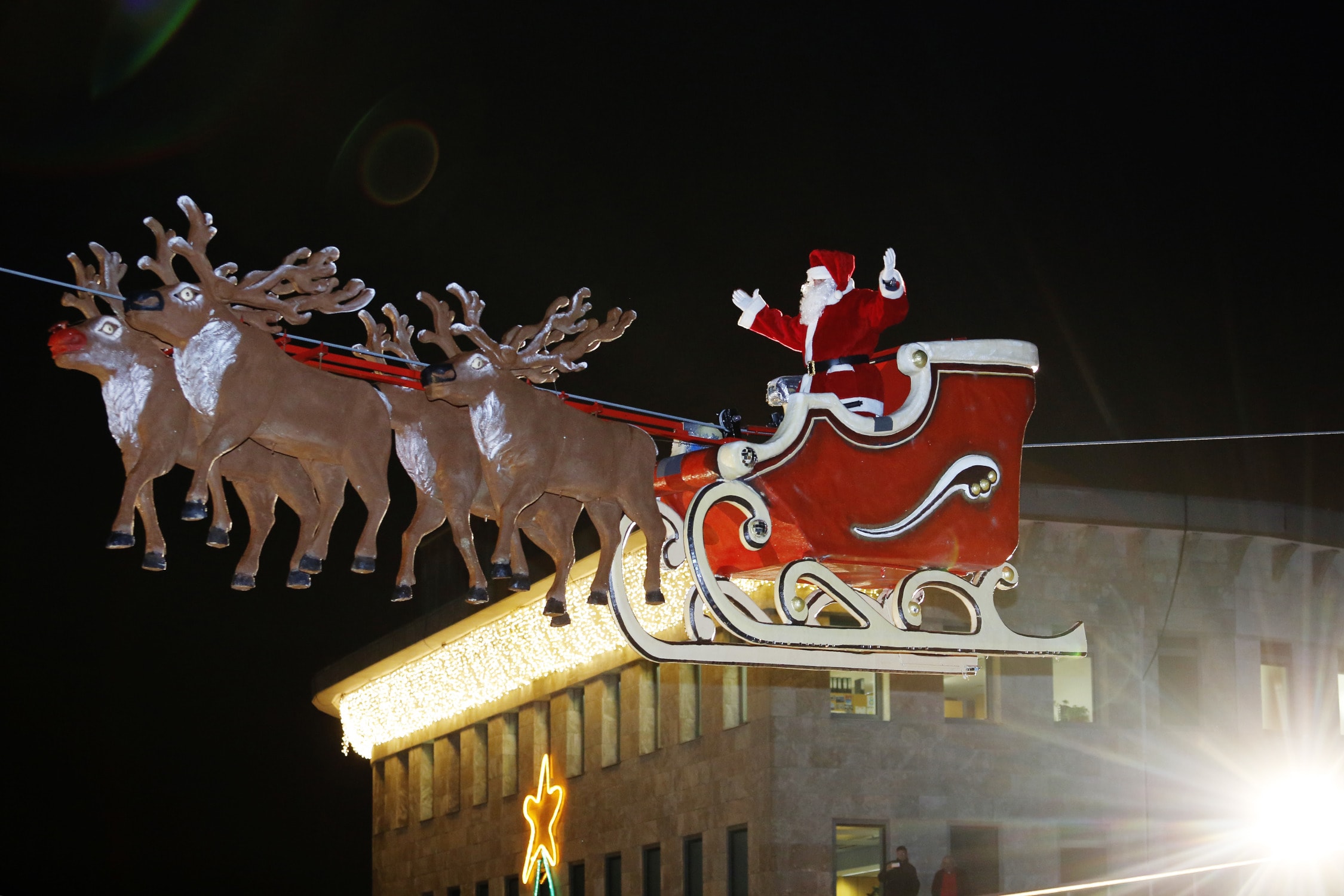 Fliegender Weihnachtsmann (Bochumer Weihnachtsmarkt 2014)