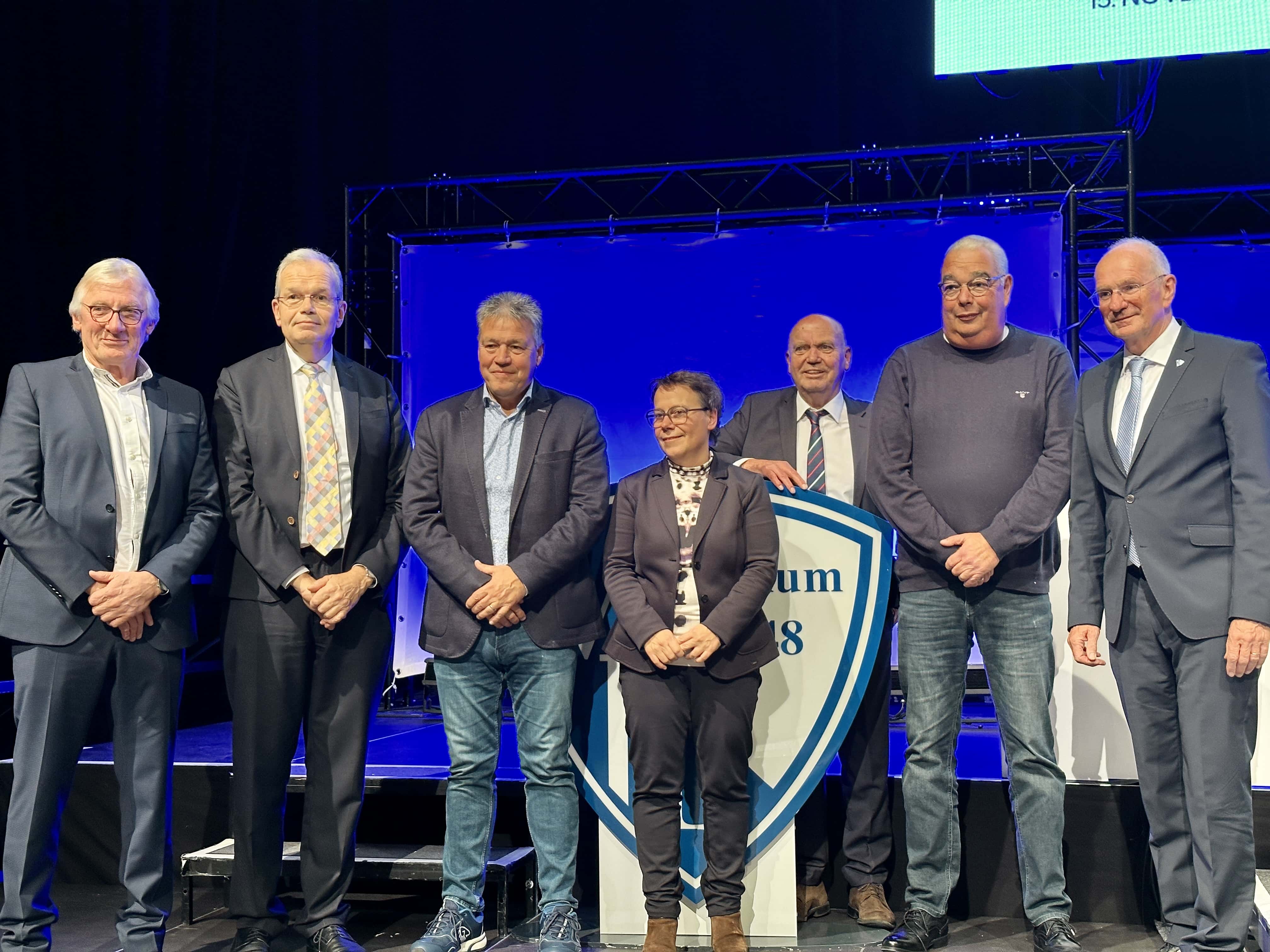 VfL Bochum: Jahreshauptversammlung 2022 - das gewählte Präsidium (v.l.n.r.): Franz-Josef Tenhagen, Dr. Andreas Eickhoff, Uwe Tigges, Dr. Christina Reinhardt, Volker Goldmann, Michael Volpers und Hans-Peter Villis