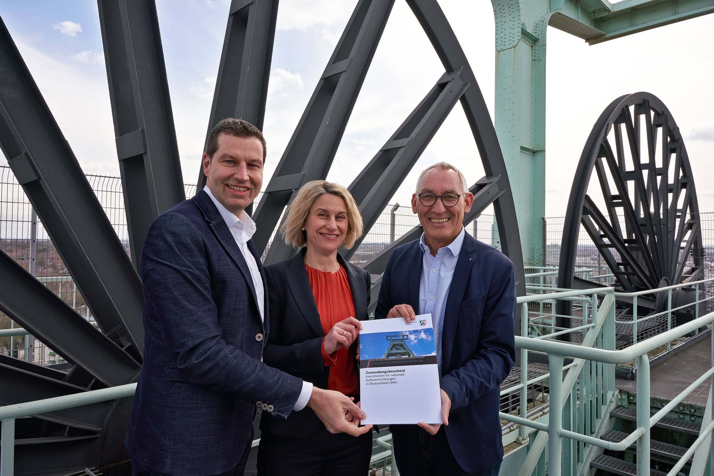 Oberbürgermeister Thomas Eiskirch, Prof. Dr. Sunhild Kleingärtner (Deutsches Bergbau-Museum) und Regierungspräsident Heinrich Böckelühr (Foto: P L ZZO photography)