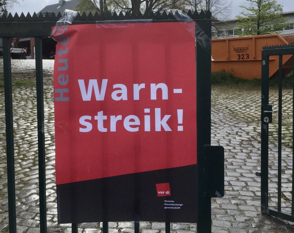 ver.di-Warnstreik (Plakat in Wiemelhausen)