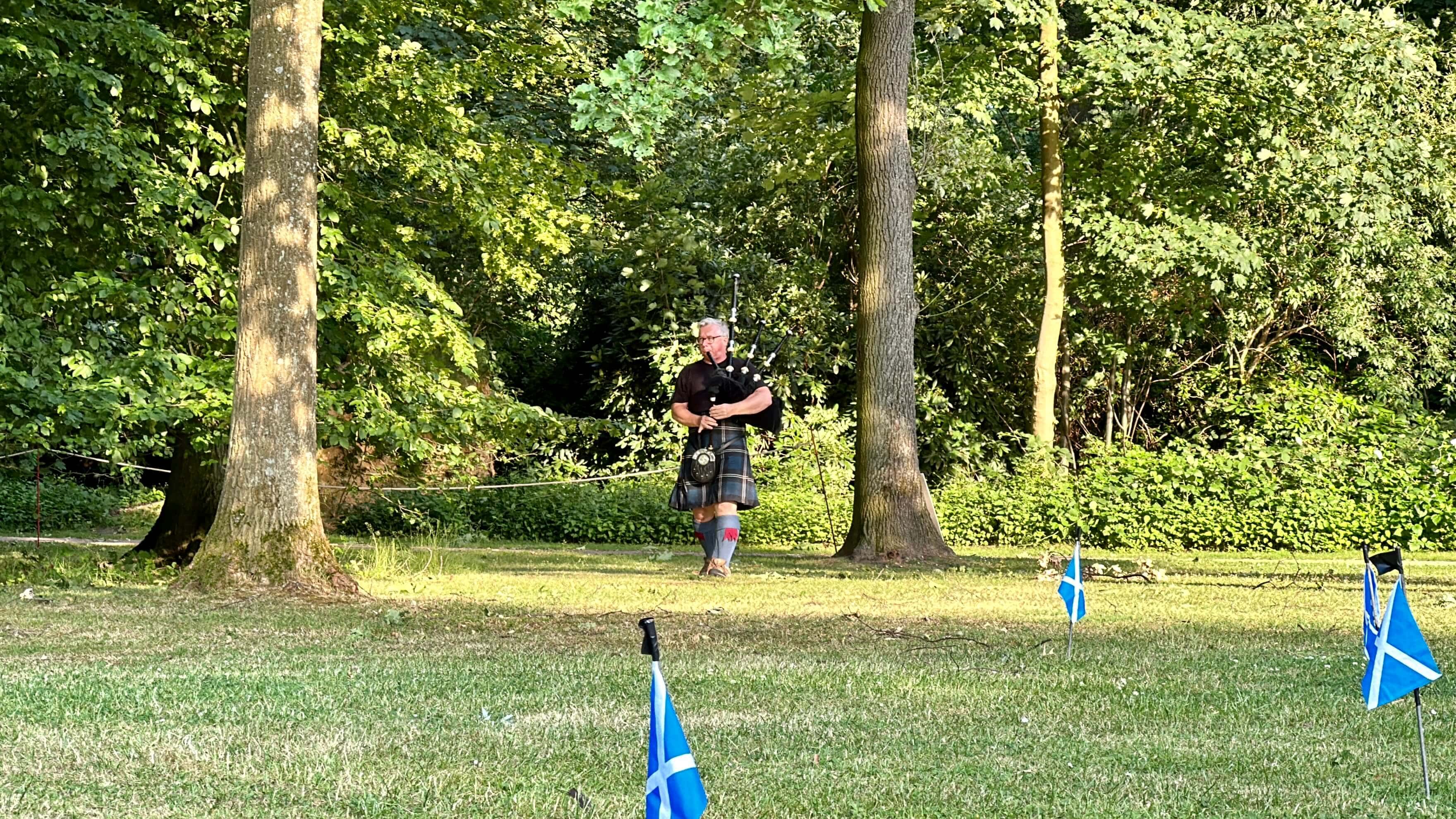 Macbeth im Schlosspark Weitmar: Musikalischer Einstieg mit dem Dudelsack