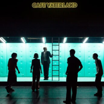 Schauspielhaus Bochum: Trommeln in der Nacht: Jele Brückner, Oliver Möller, Linde Dercon, Stefan Hunstein, Vincent Redetzki, Jakob Schmidt (Foto: Jörg Brüggemann, Ostkreuz)