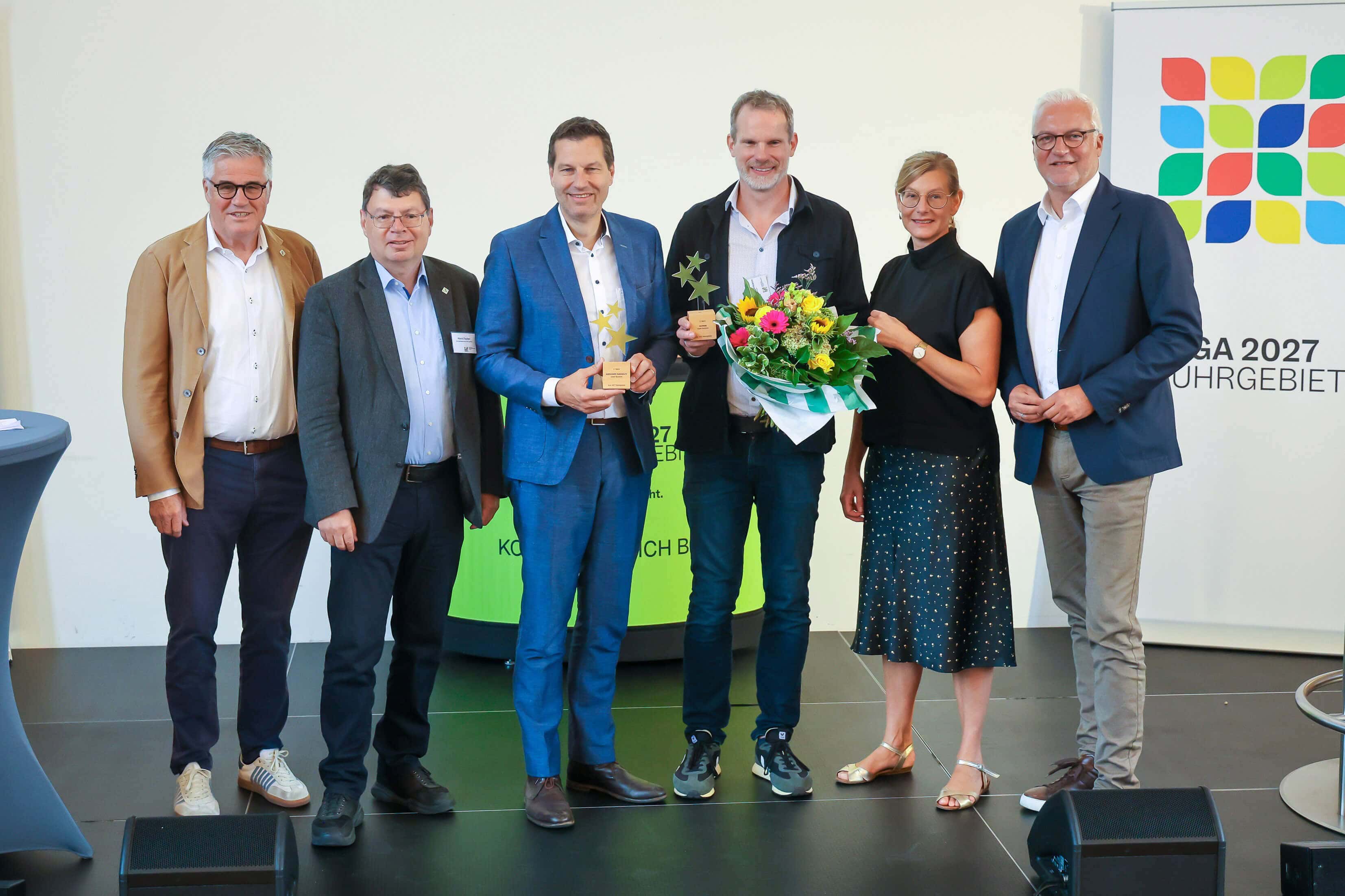 Auszeichnung für IGA-Projekte der Stadt Bochum: (v.l.): IGA-Sprecher Hanspeter Faas, IGA Geschäftsführer Horst Fischer, Bochums Oberbürgermeister Thomas Eiskirch, Andreas Hegemann, Bochumer Umwelt- und Grünflächenamt, IGA-Geschäftsführerin Nina Frense und RVR-Regionaldirektor Garrelt Duin.