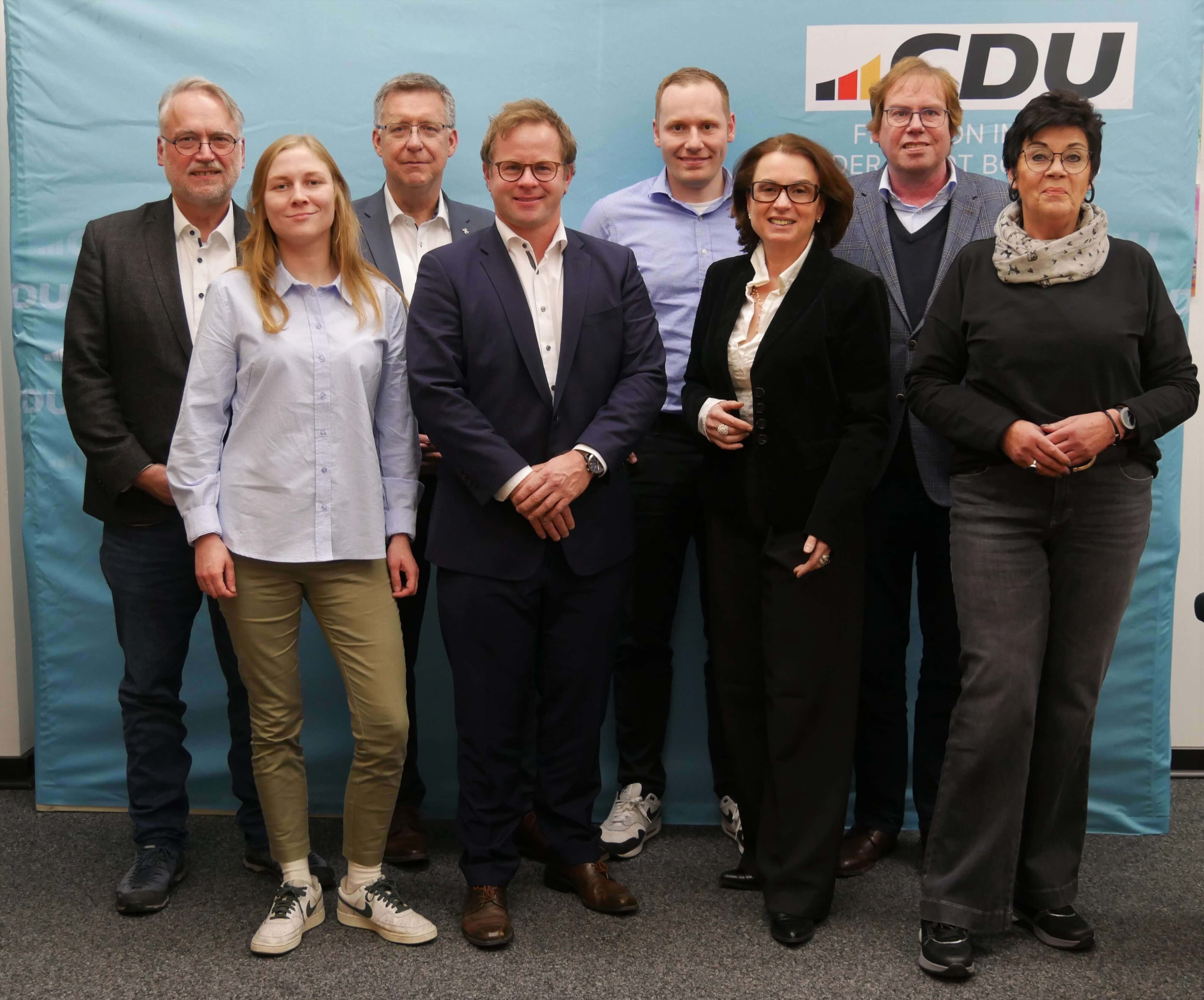 CDU-Fraktionsvorstand Bochum (2025): v. l. n. r.: Christian Haardt, Monika Czyz, Dr. Andreas Bracke, Karsten Herlitz, Dr. Daniel Obitz, Irina Becker, Dr. Stefan Jox, Angelika Dümenil