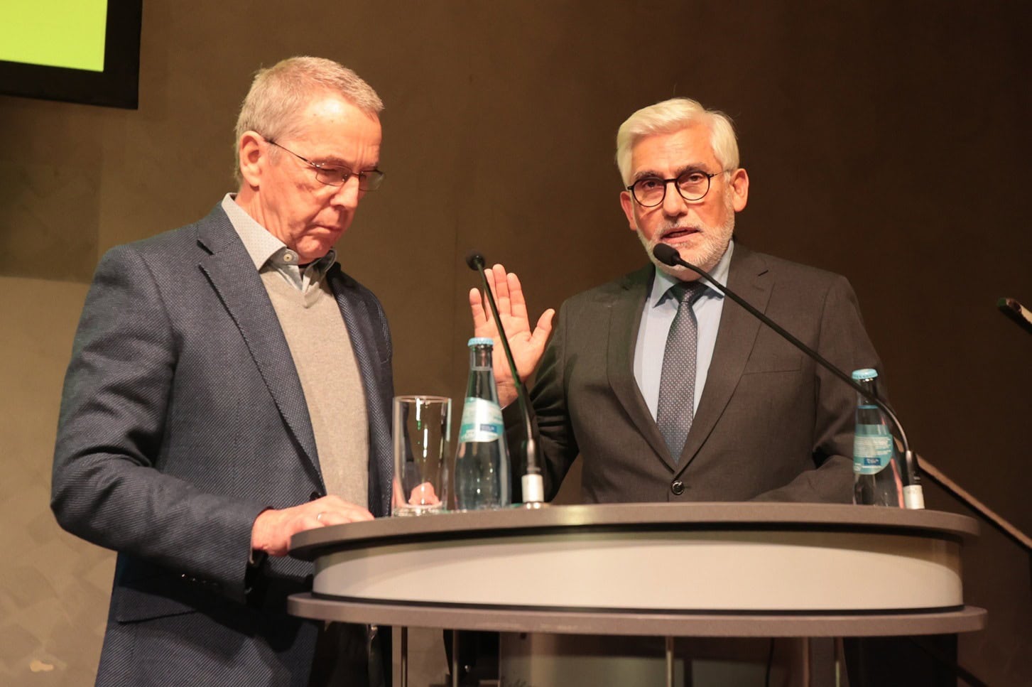 Ernst Steinbach verpflichtet Jörg Lukat als neuen Oberbürgermeister der Stadt Bochum