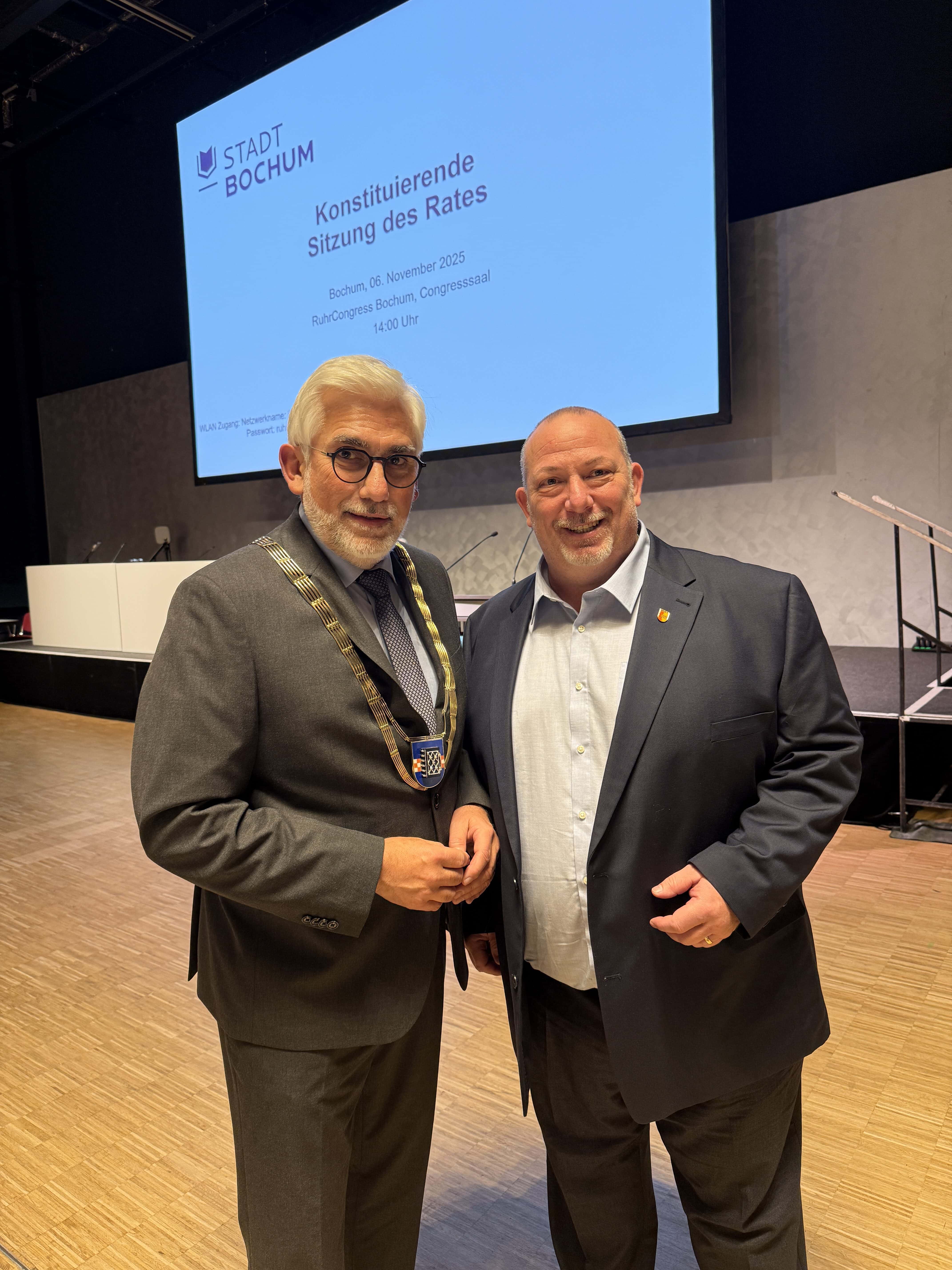 Oberbürgermeister Jörg Lukat (SPD) von Bochum und Bezirksbürgermeister Holger Dünnebacke (SPD) von Wattenscheid