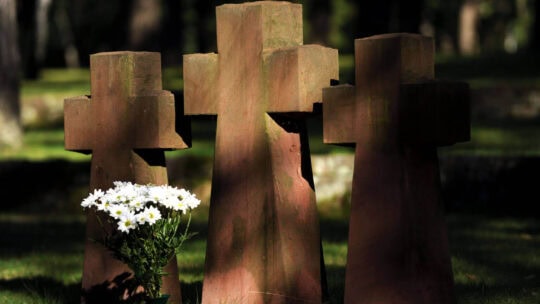 Kreuzgruppe auf der deutschen Kriegsgraeberstaette in Halbe/Brandenburg