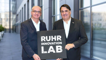 Der Dortmunder Rektor Manfred Bayer (links) mit dem Bochumer Rektor Martin Paul