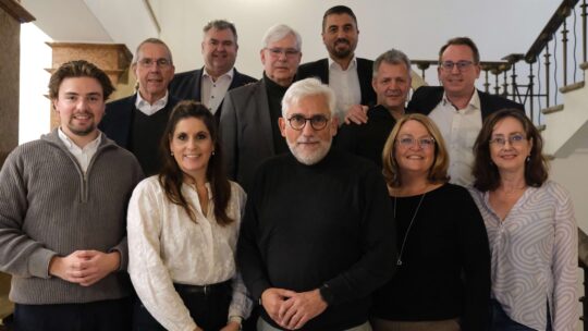 Vorstand der SPD im Rat der Stadt Bochum (2025) - mit (v.l.n.r.): Christian Kalisch, Ernst Steinbach, Jörg Czwikla, Dr. Peter Reinirkens, Oberbürgermeister Jörg Lukat, SPD-Vorsitzender Serdar Yüksel, Jörg Laftsidis, Sonja Gräf, der ehemalige Fraktionsvorsitzende Burkart Jentsch und Simone Gottschlich