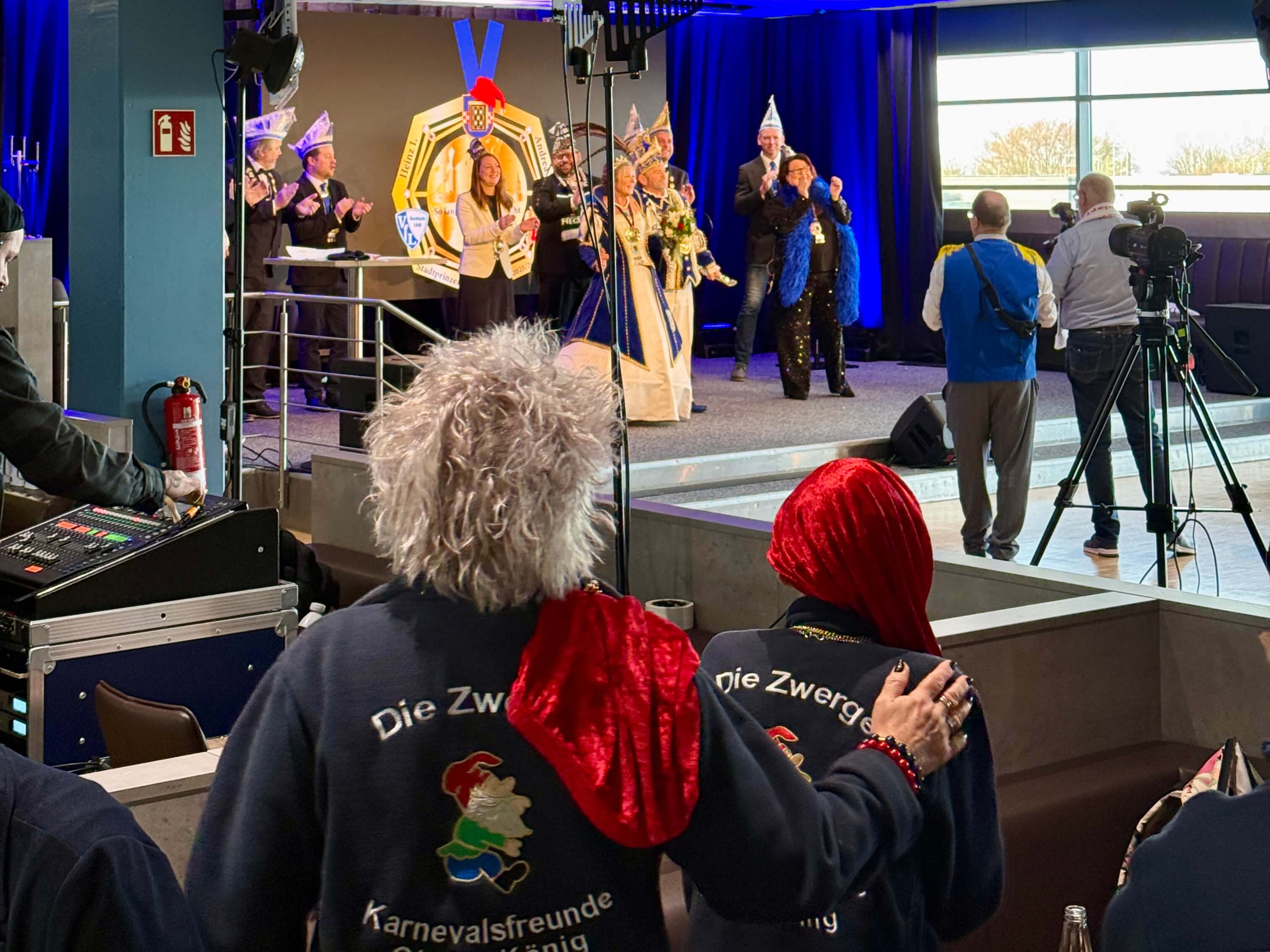 Blick auf den B&uuml;hnenbereich beim Meet and Greet vom Festausschuss Bochumer Karneval 2026 im Ruhrstadion