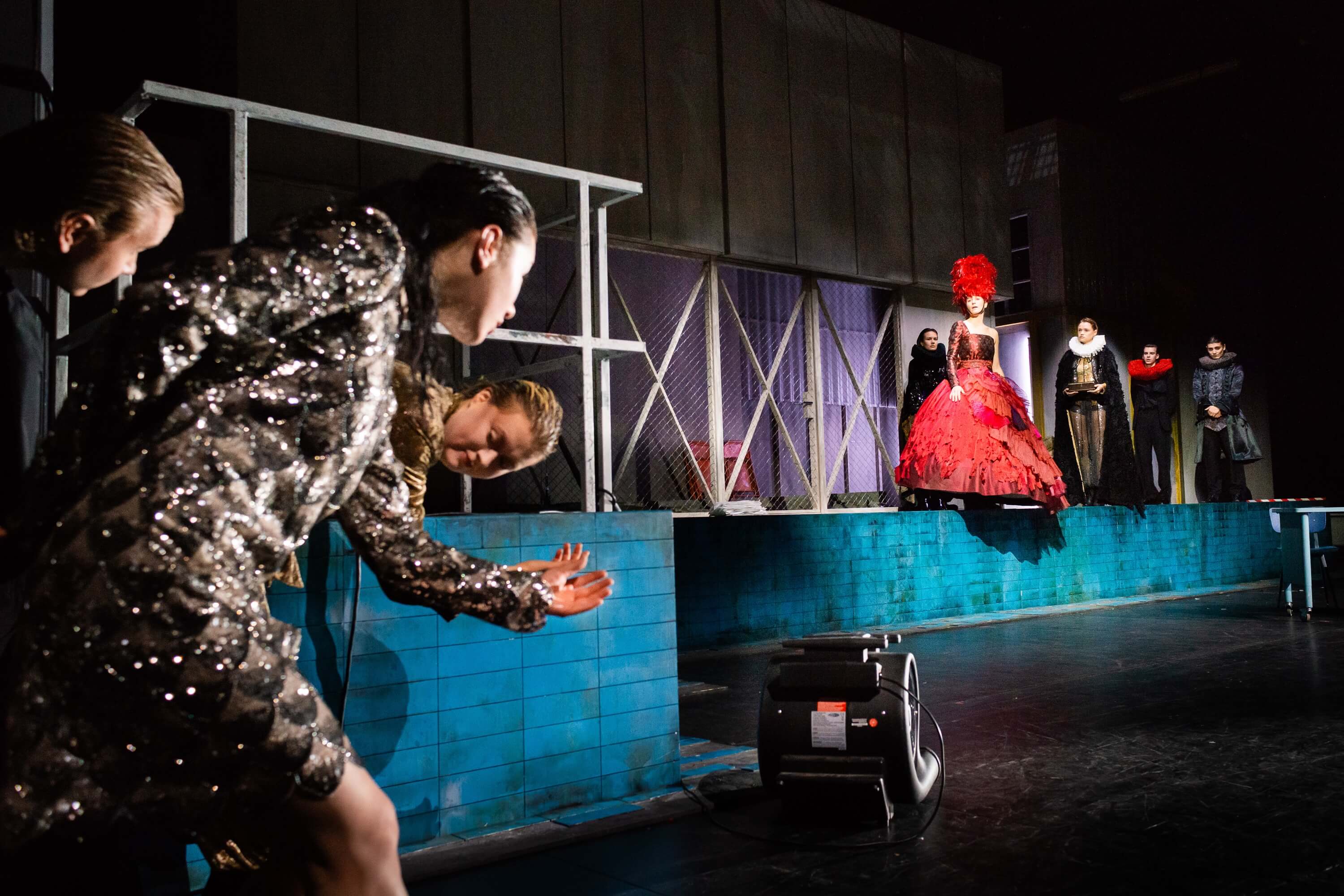 Orlando (Schauspielhaus Bochum): Leona Bert, Nils Miekisch, Pauline Stine Steger, Felina Zenner, Carlos Motolese-Trausan (v. li.)