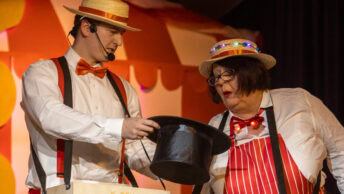 Was ein Zirkus: Direktorin Gisela ist nicht da - und die Ticketverkäufer Petra und Lukas müssen sich jetzt kümmern… - bei der 2026’er Veranstaltung der Karnevalsfreunde von Christ-König (Zwerge Bochum)