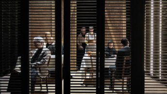 „Catarina oder: Von der Schönheit Faschisten zu töten“: Rainer Bock, Mona Vojacek Koper, Konstantin Bühler, Felix Knopp, Alexander Wertmann, Ole Lagerpusch