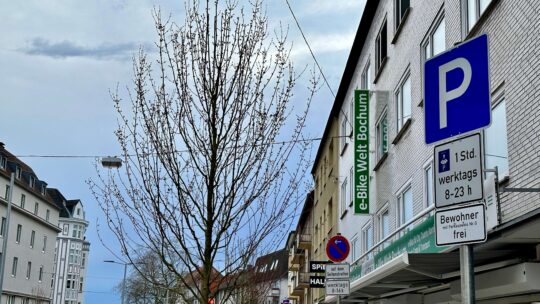 Bewohnerparken / Parkscheiben-Regelung an der Hattinger Straße im Bochumer Ehrenfeld
